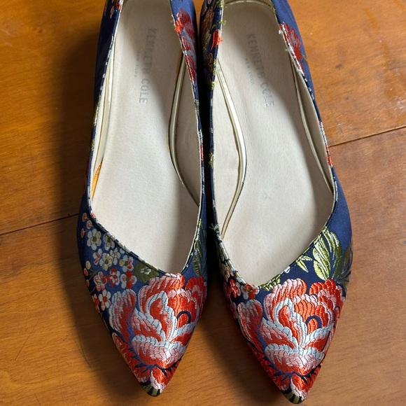 Kenneth Cole Women’s Pointy-Toe Flats - Picture 2 of 5